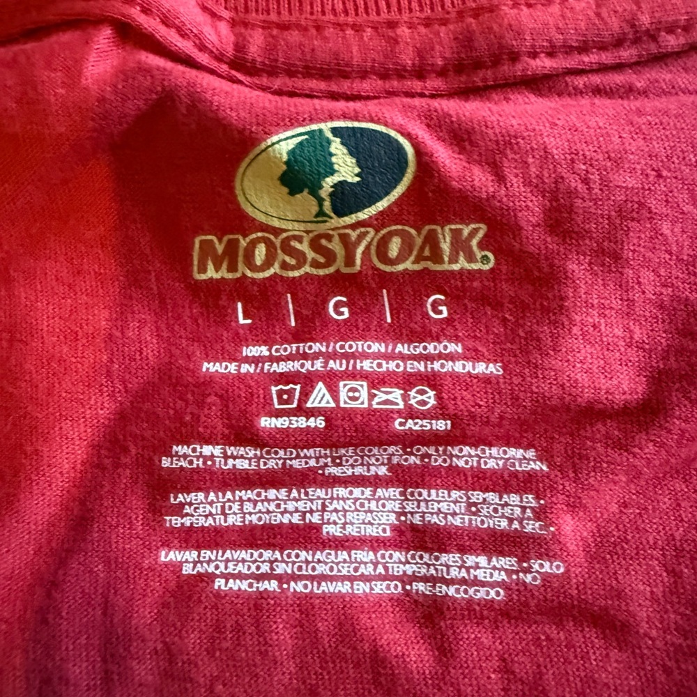 Mossy Oak Red/Burgundy Graphic V-Neck Tee, size L - Picture 4 of 5